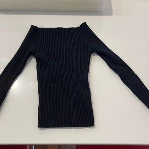 Subdued off the should long sleeve